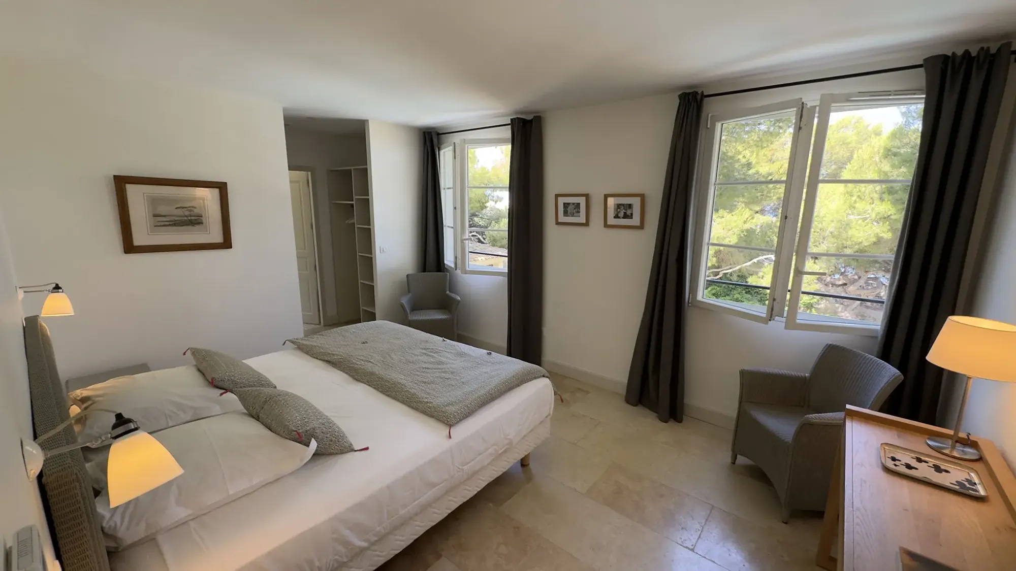 Chambres et salles de bain de La Bergerie de l'Étang