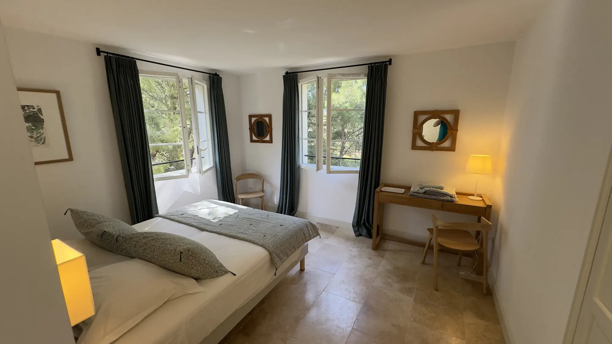 Chambres et salles de bain de La Bergerie de l'Étang