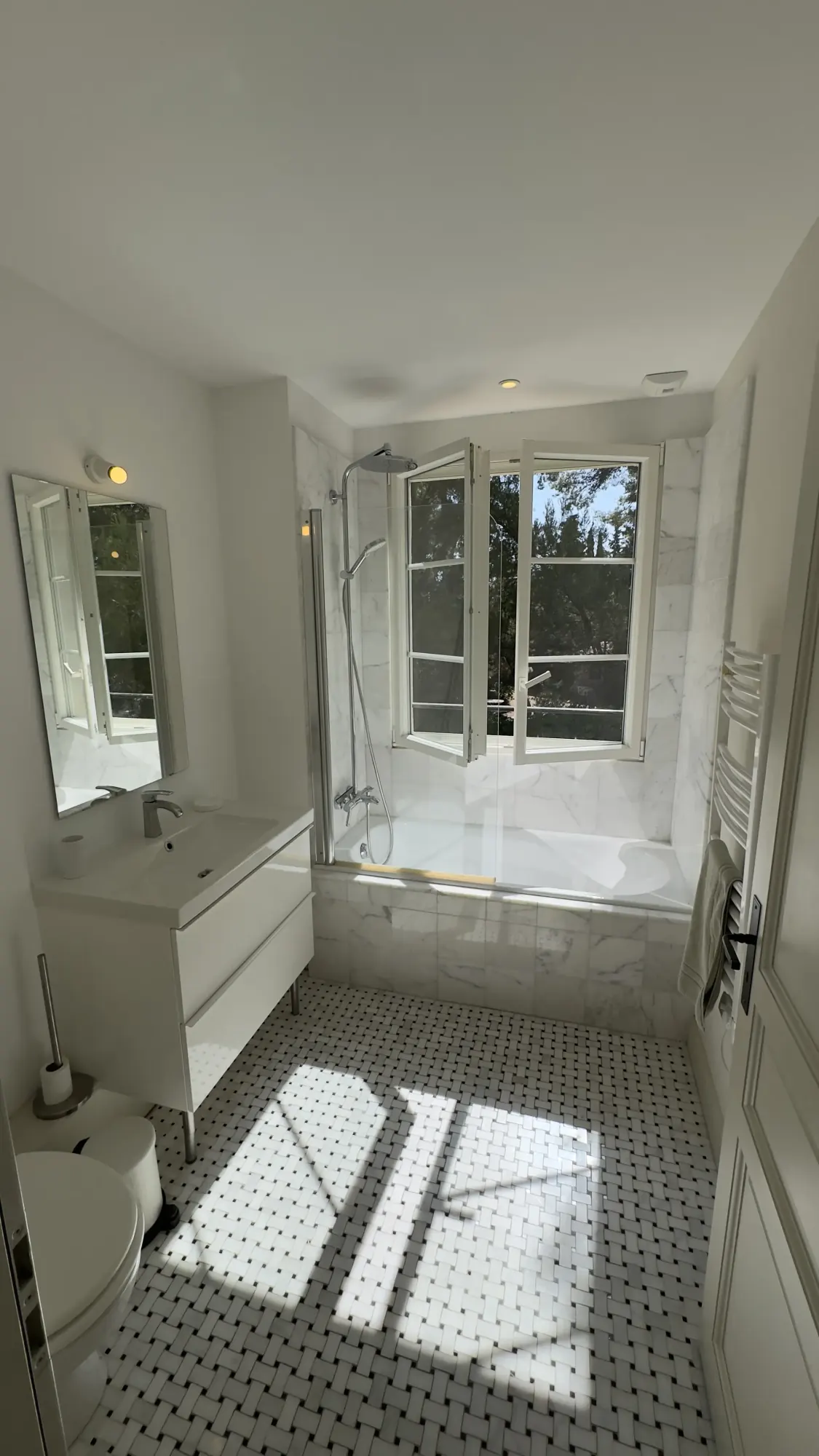 Chambres et salles de bain de La Bergerie de l'Étang