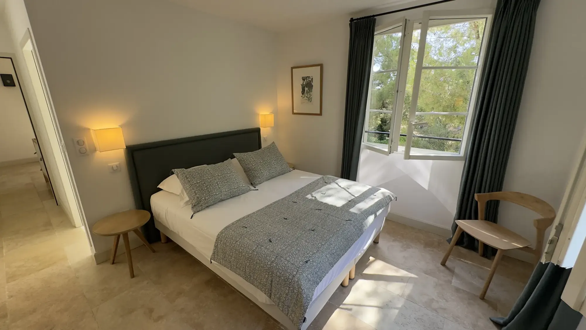 Chambres et salles de bain de La Bergerie de l'Étang