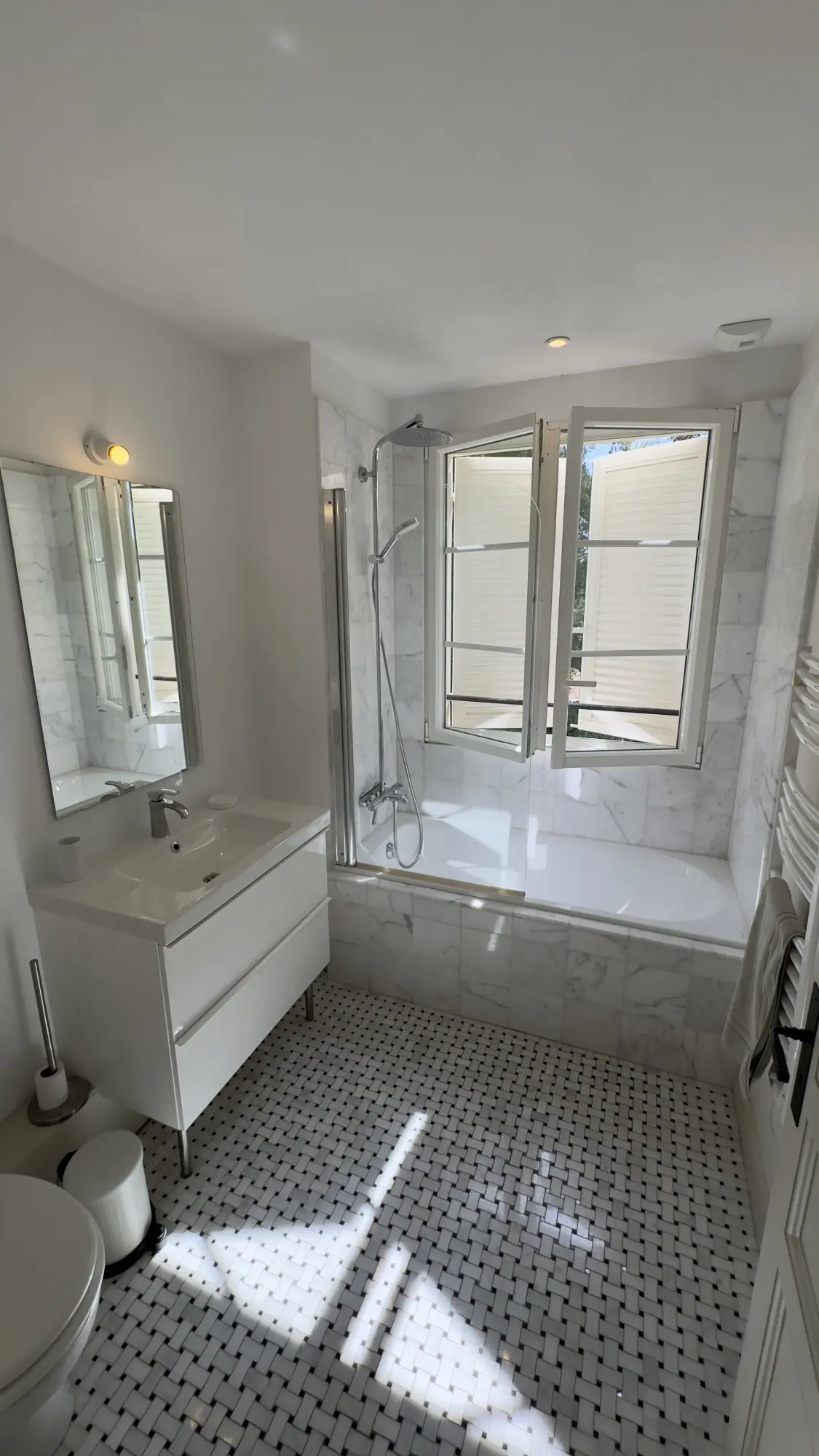 Chambres et salles de bain de La Bergerie de l'Étang
