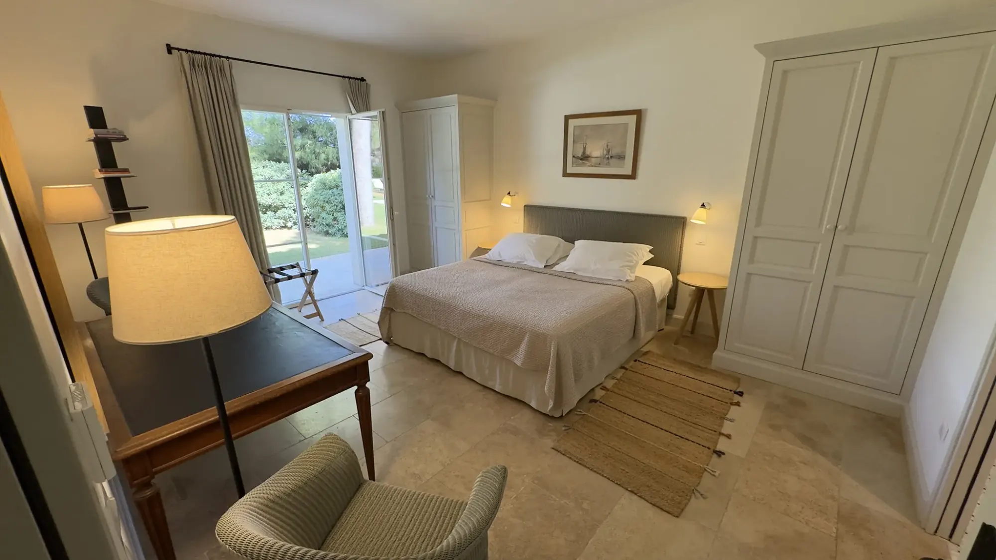 Chambres et salles de bain de La Bergerie de l'Étang