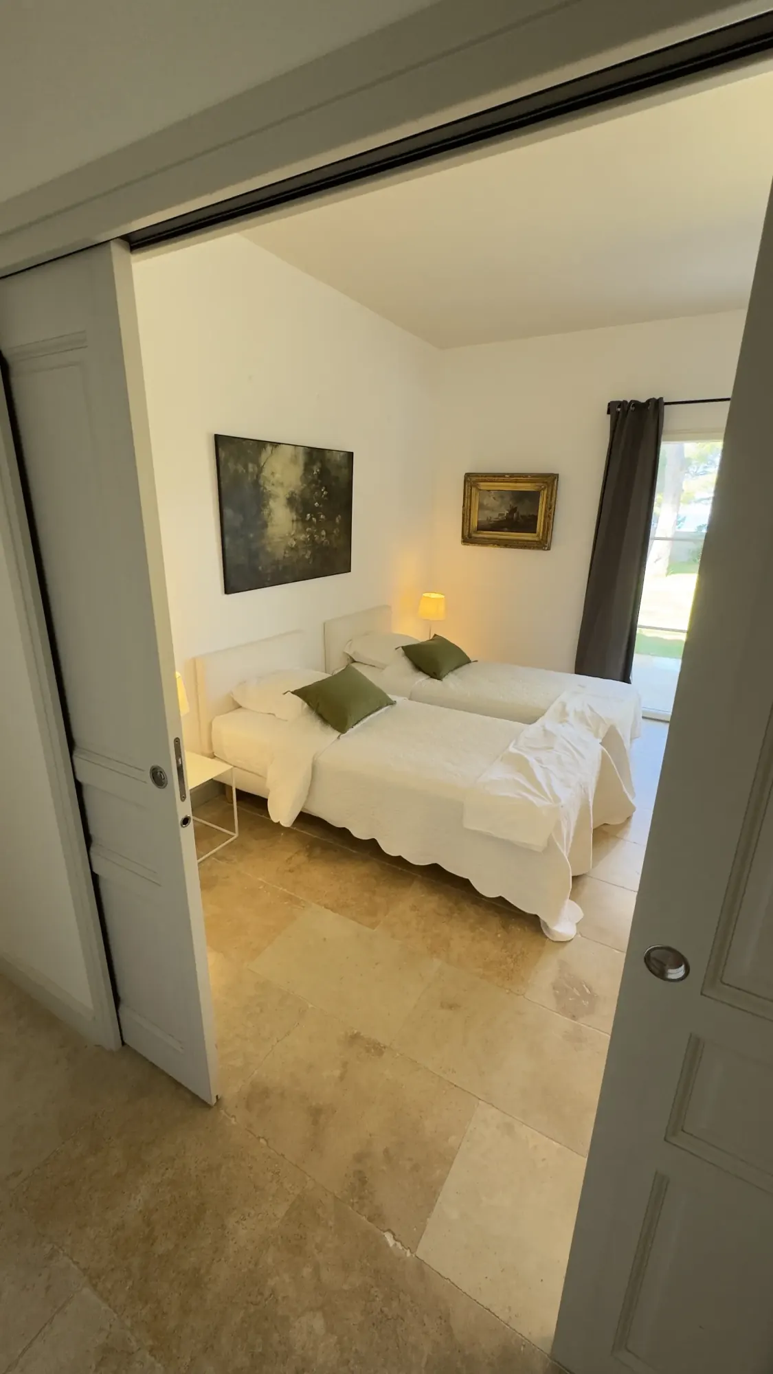 Chambres et salles de bain de La Bergerie de l'Étang