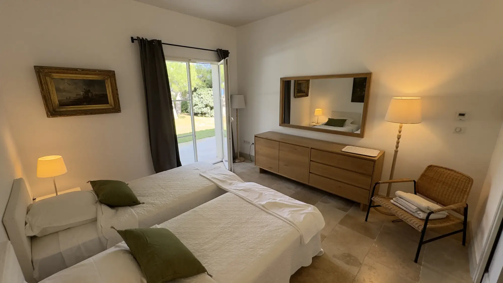 Chambres et salles de bain de La Bergerie de l'Étang