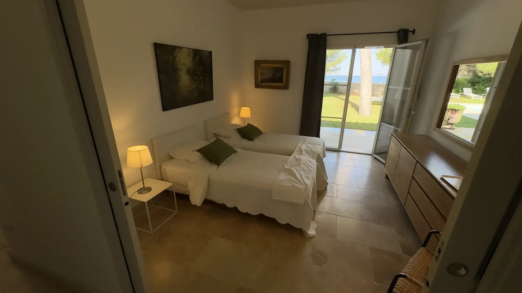 Chambres et salles de bain de La Bergerie de l'Étang