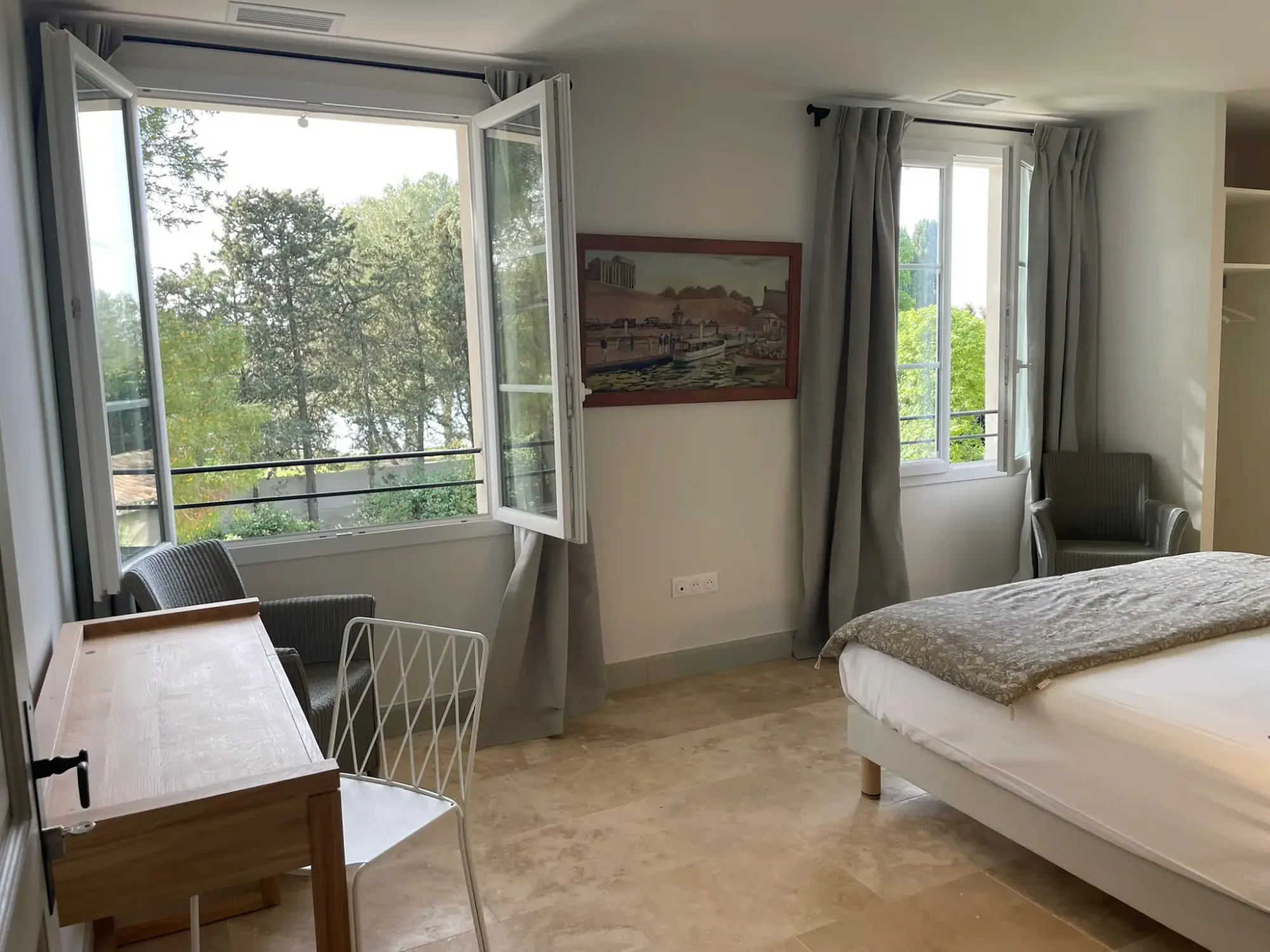 Chambres et salles de bain de La Bergerie du Parc