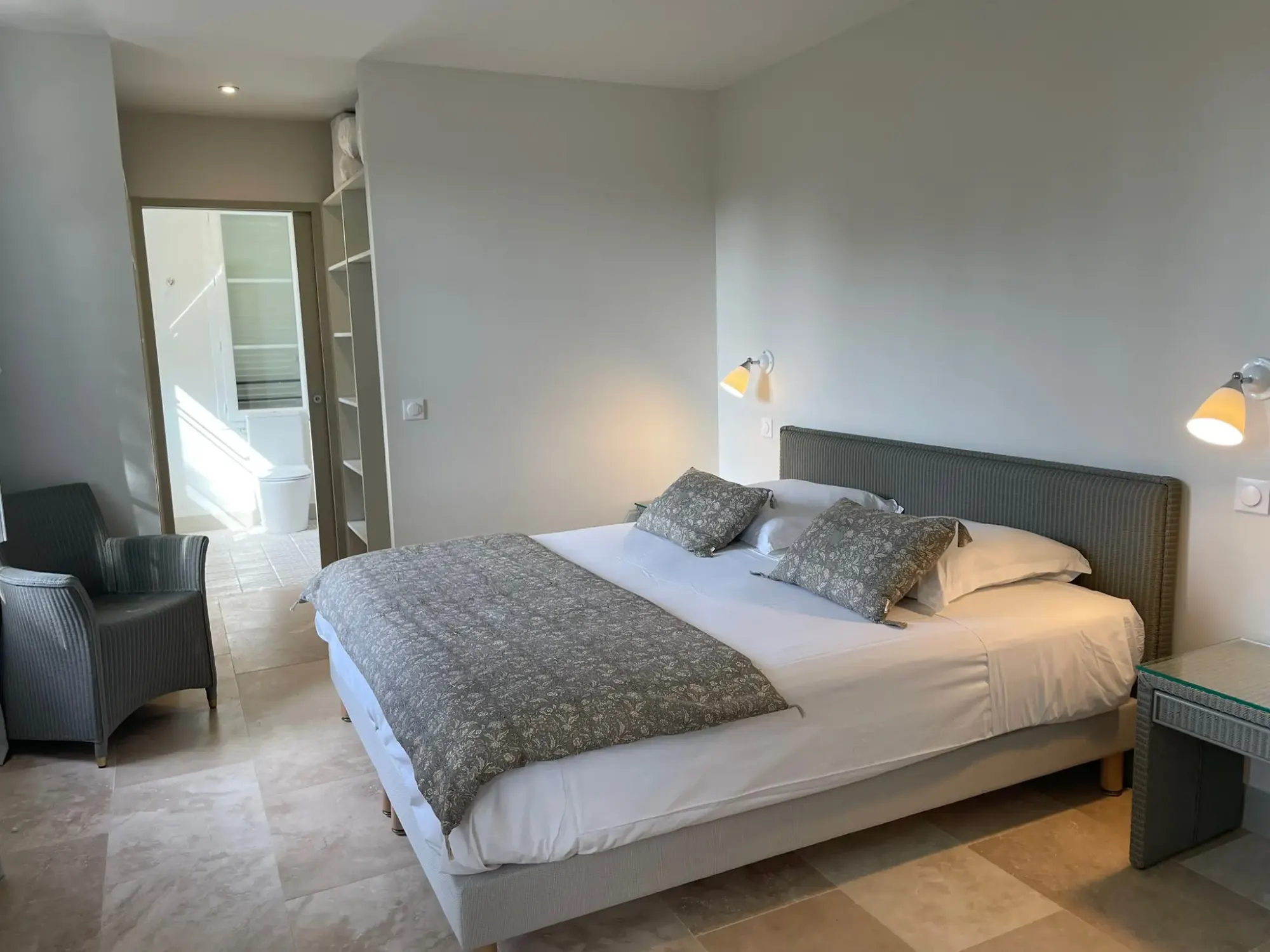 Chambres et salles de bain de La Bergerie du Parc