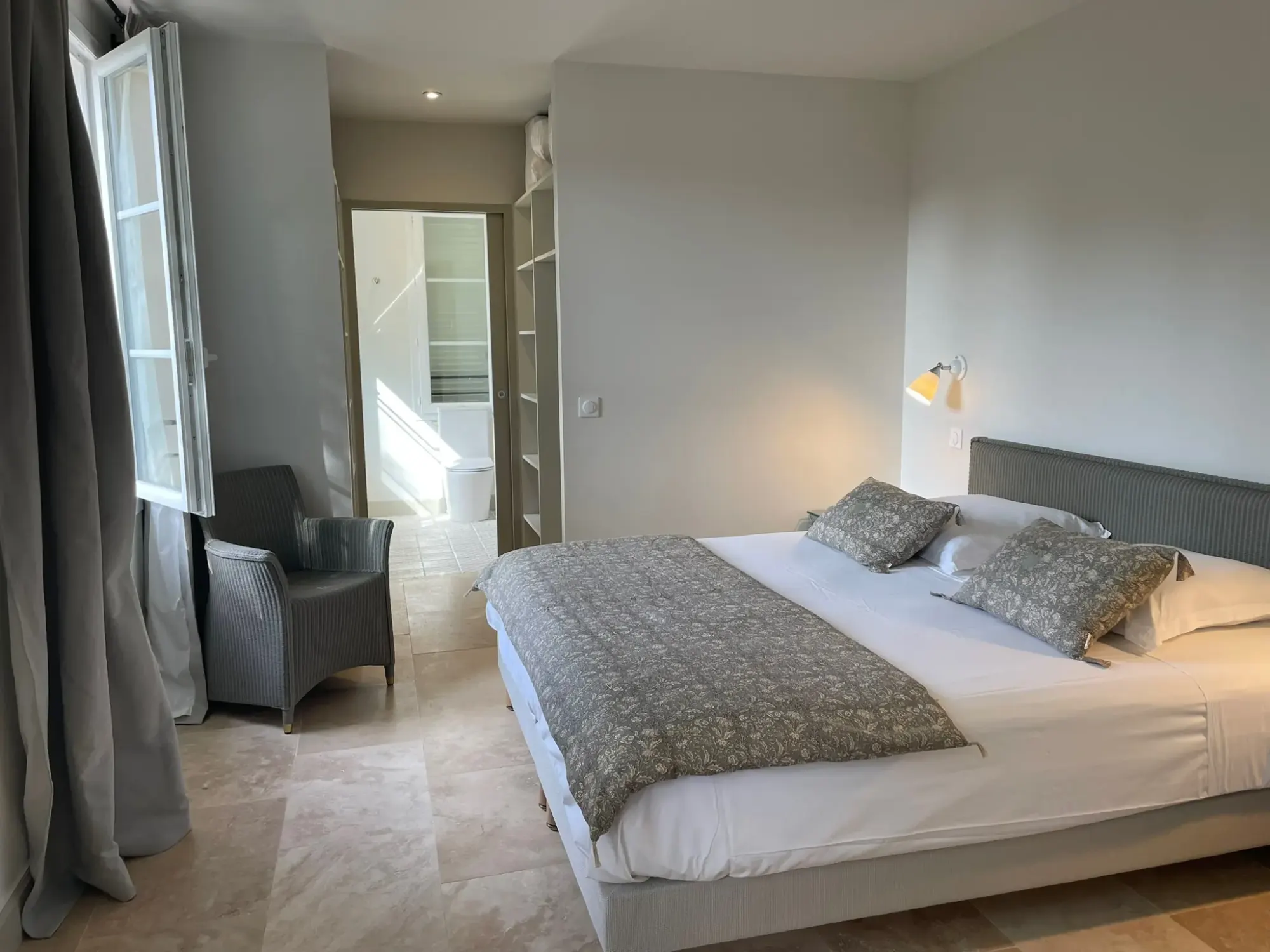 Chambres et salles de bain de La Bergerie du Parc