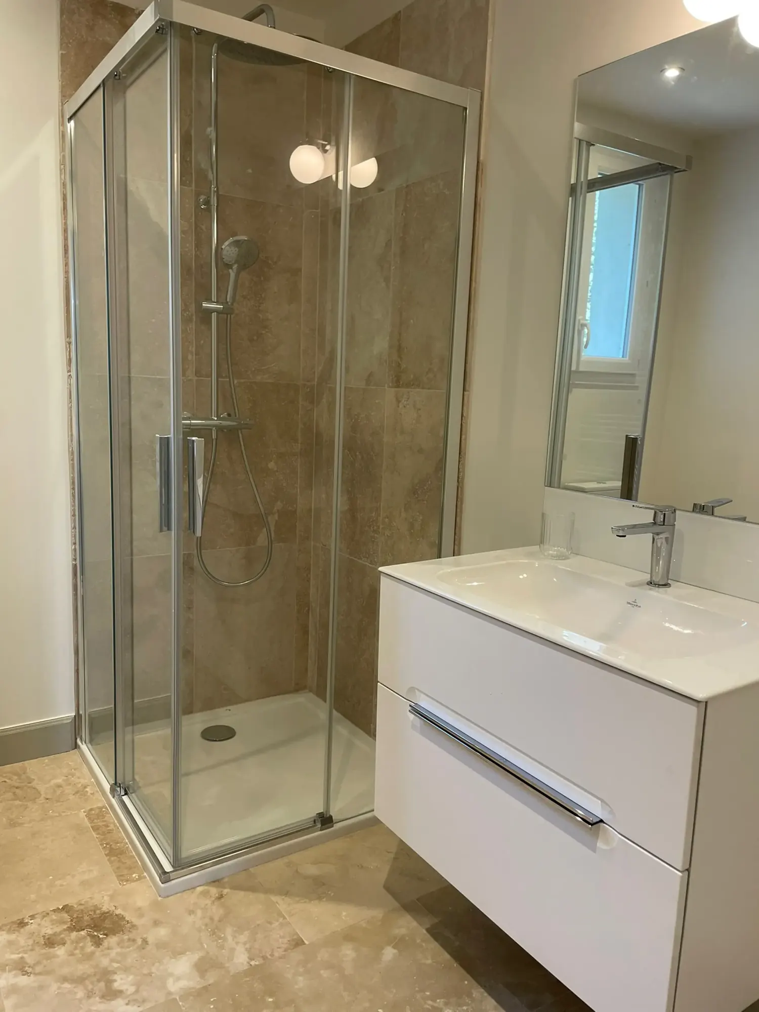 Chambres et salles de bain de La Bergerie du Parc