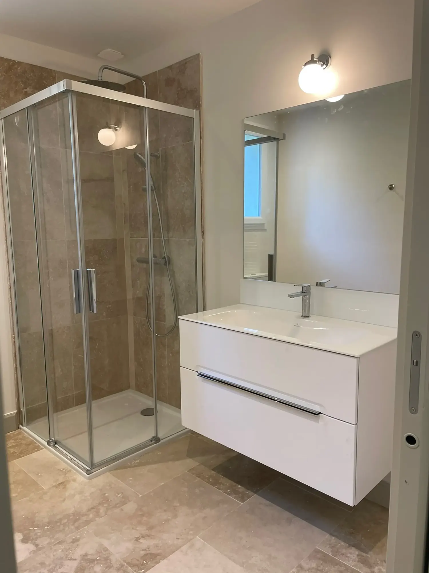 Chambres et salles de bain de La Bergerie du Parc