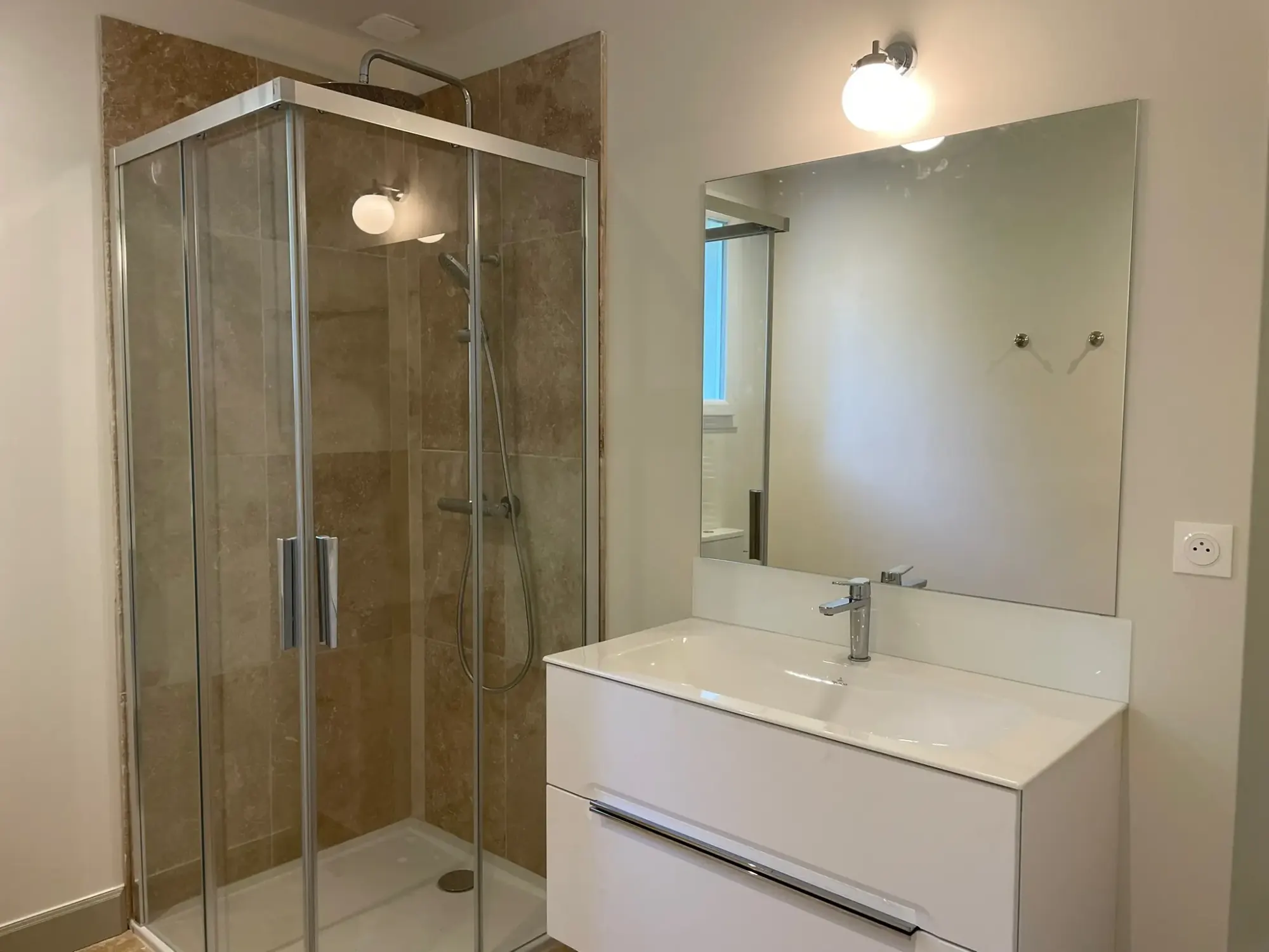 Chambres et salles de bain de La Bergerie du Parc