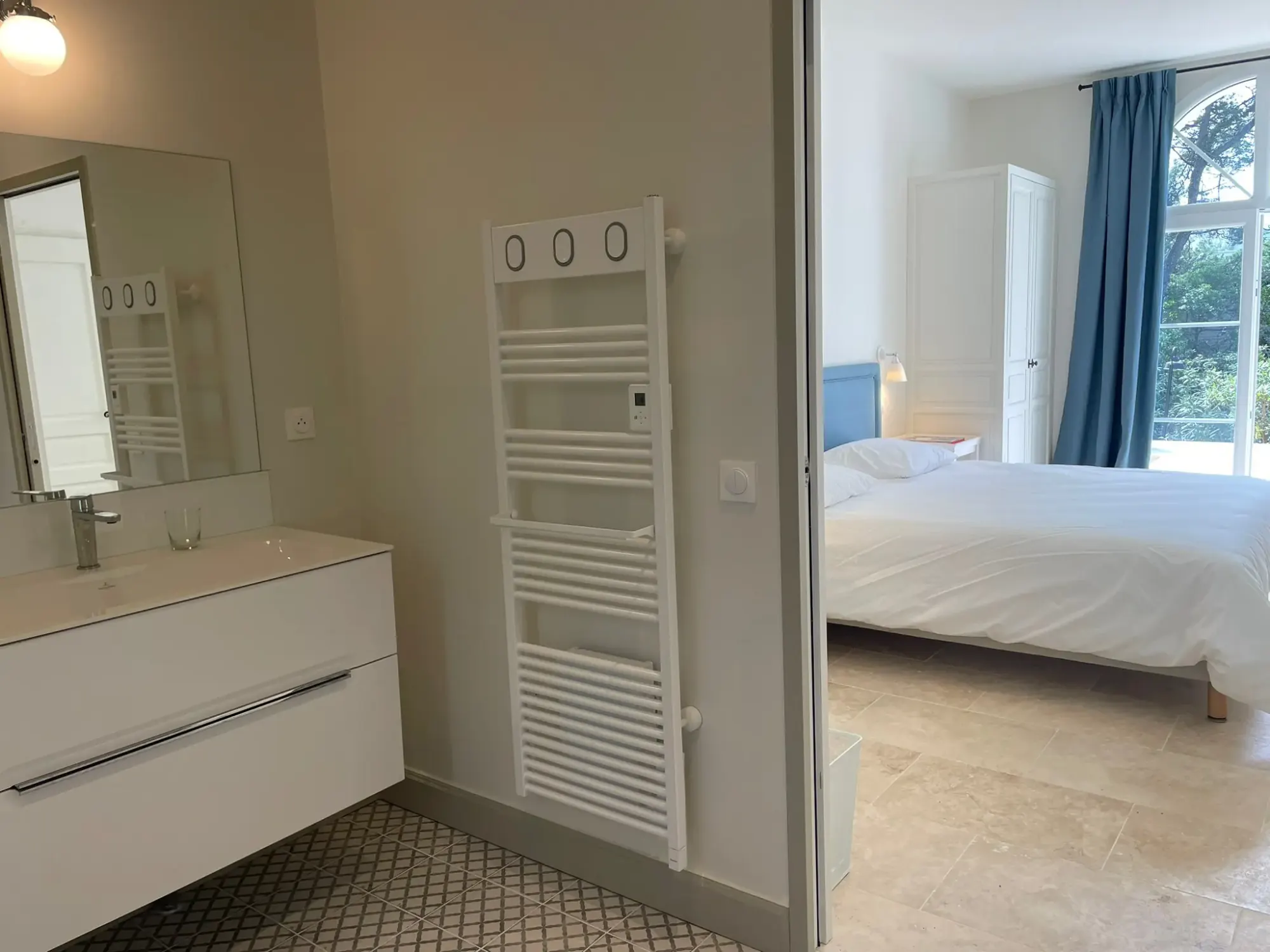 Chambres et salles de bain de La Bergerie du Parc