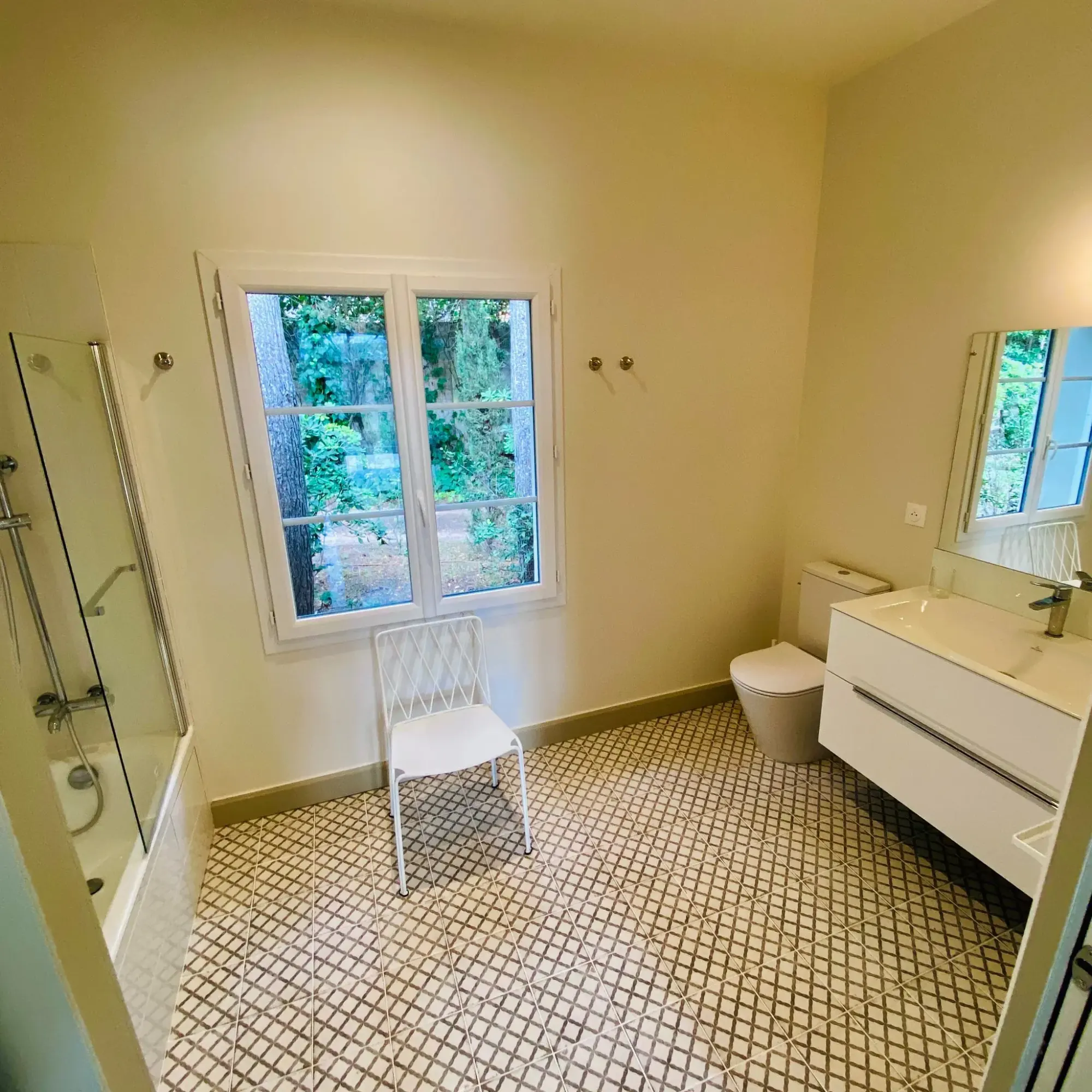 Chambres et salles de bain de La Bergerie du Parc